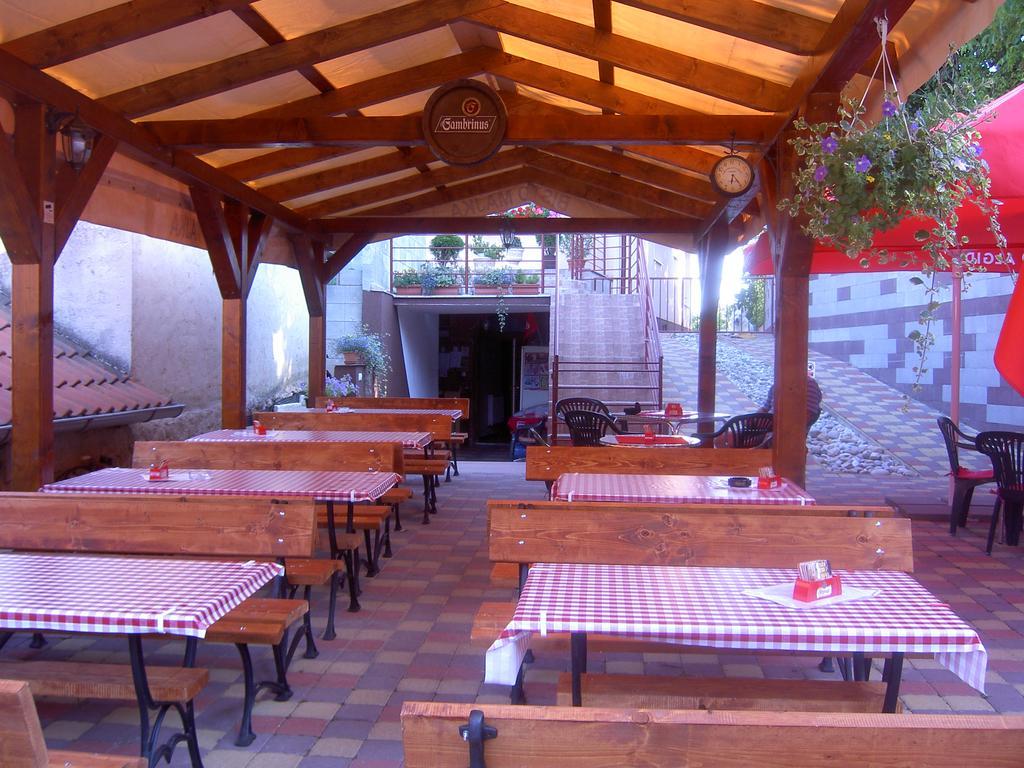 Pivnicka Pod Cachtickym Hradom Hotel Čachtice Exterior foto